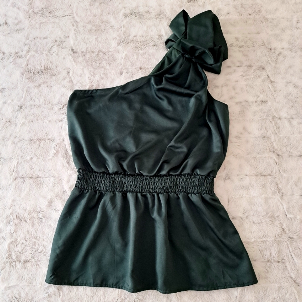 Charlotte Russe one shoulder green party top. Size M.